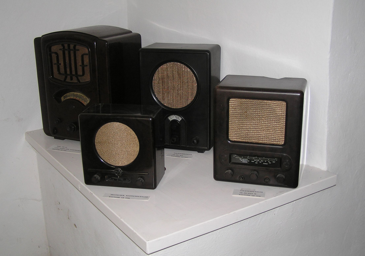 Bekelite Radios