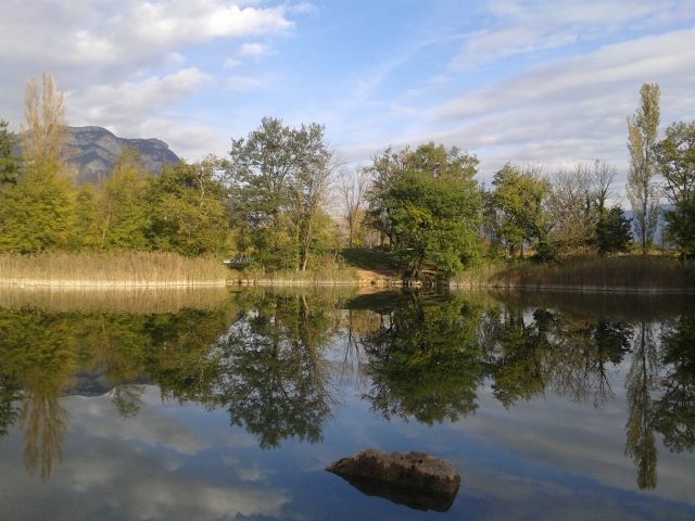 bel automne sur le lac...