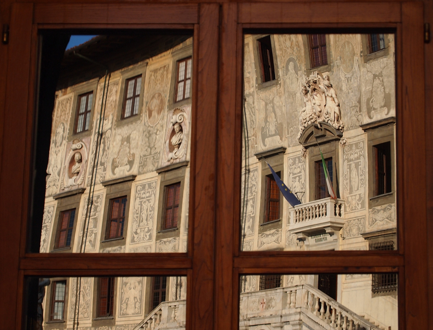 bel riflesso nella piazza dei cavalieri a pisa