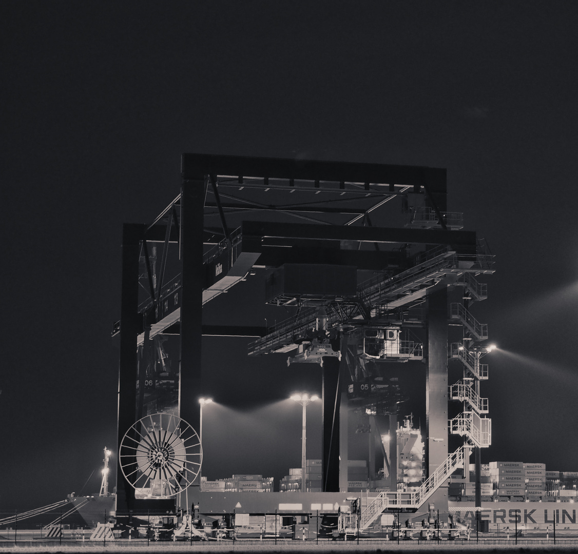 Beladebrücke JDW-Port bei nacht