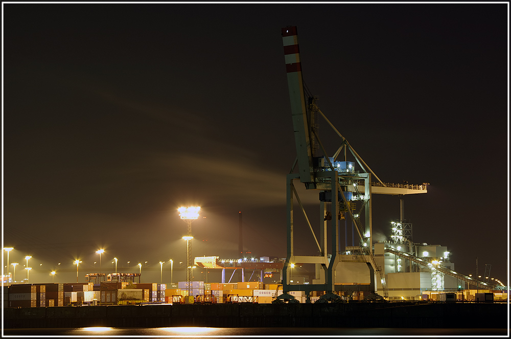 Beladekran im Hamburger Hafen