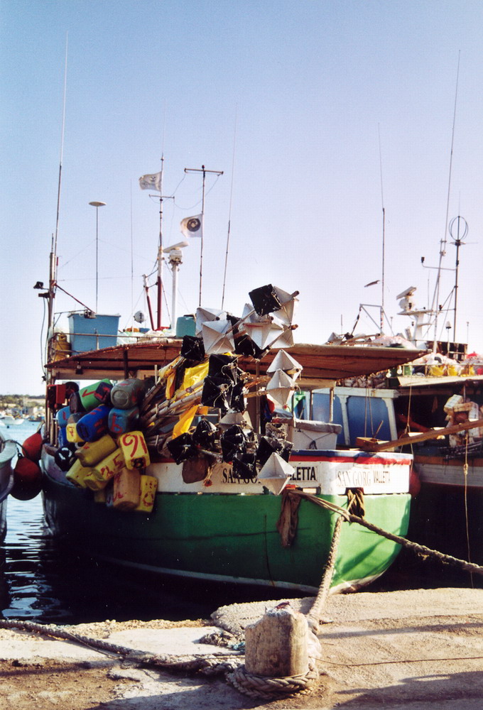 Beladenes Schiff in Valetta