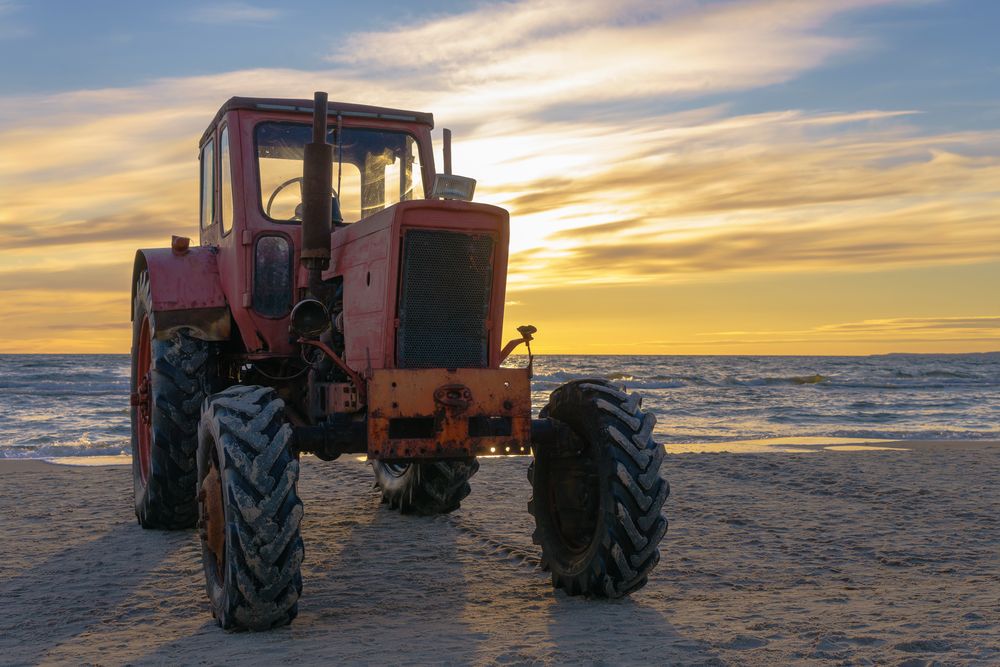 Belaruss MTZ-50 am Strand von Ahlbeck 