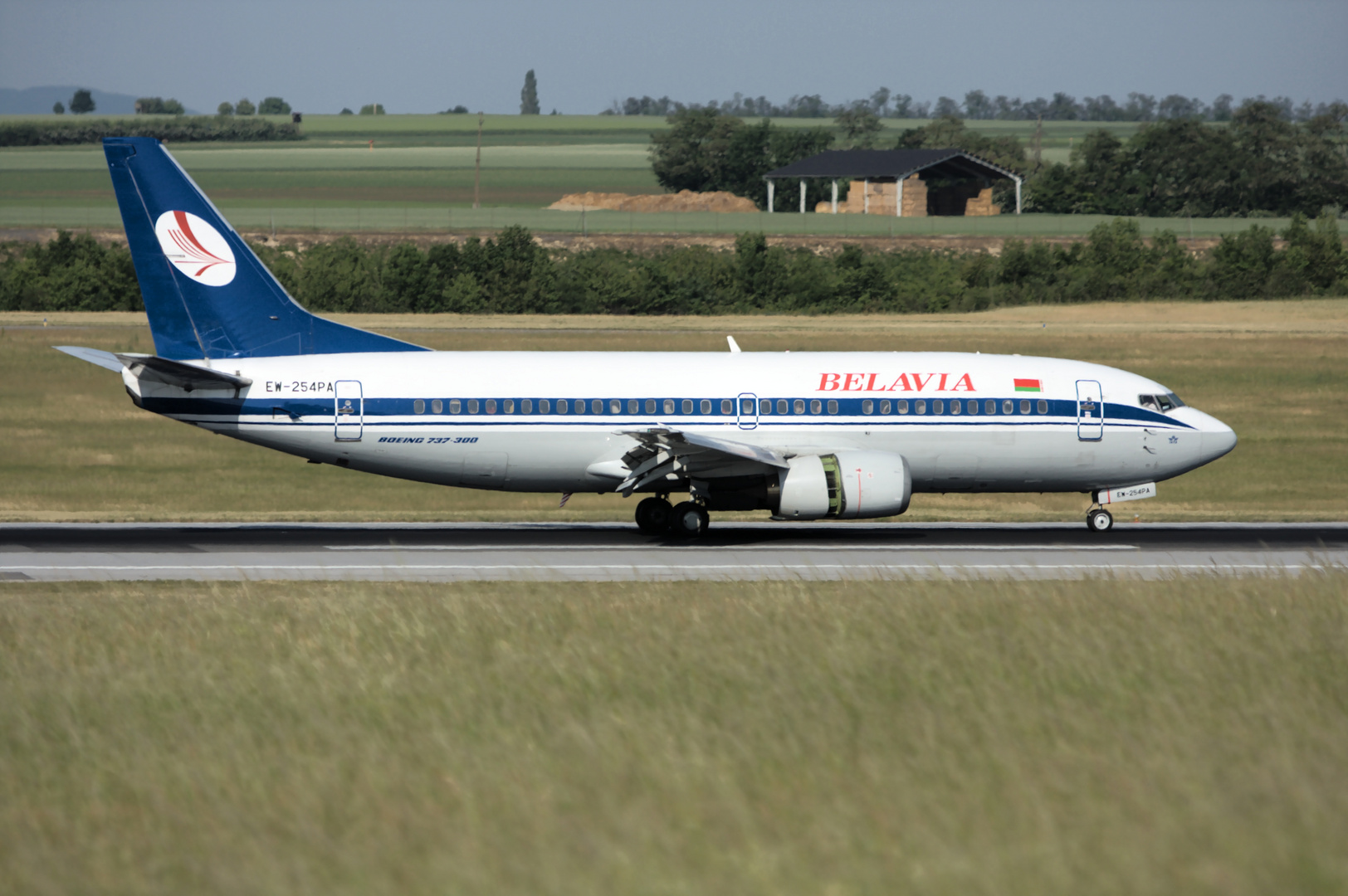 Belavia B 737-3Q8 EW-254PA...