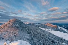 Belchenfluh im Morgenlicht