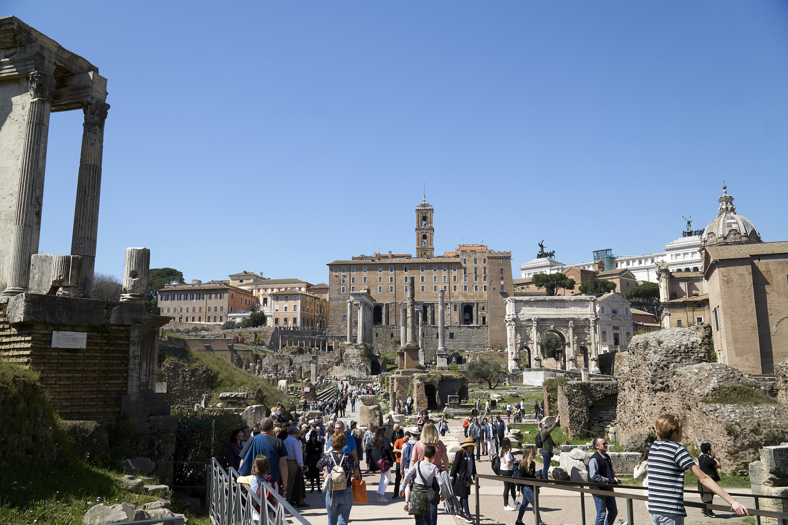 belebt wie eh zur Antike - Forum Romanum