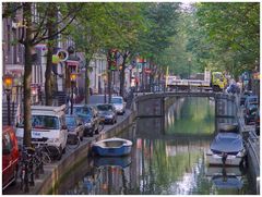 belebte Gracht in Amsterdam