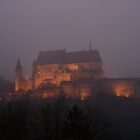 Beleuchtet und im Nebel