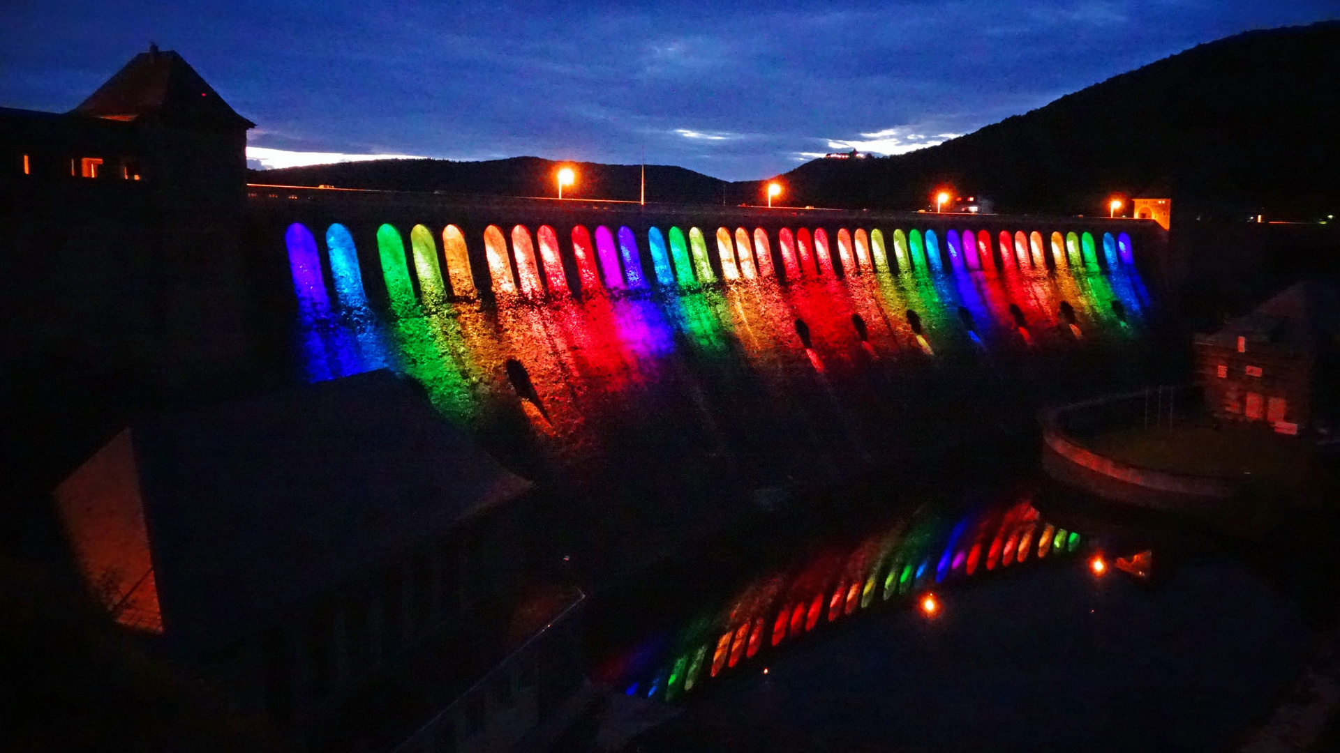 Beleuchtete Edersee Sperrmauer Foto Bild Nacht Architektur Hessen Bilder Auf Fotocommunity