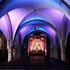 beleuchtete Kirche in Salzburg