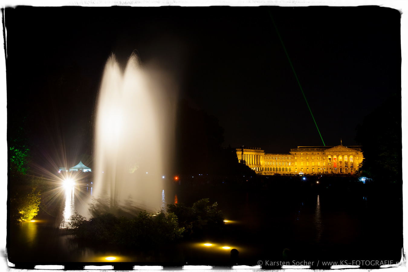 Beleuchtete Wasserspiele