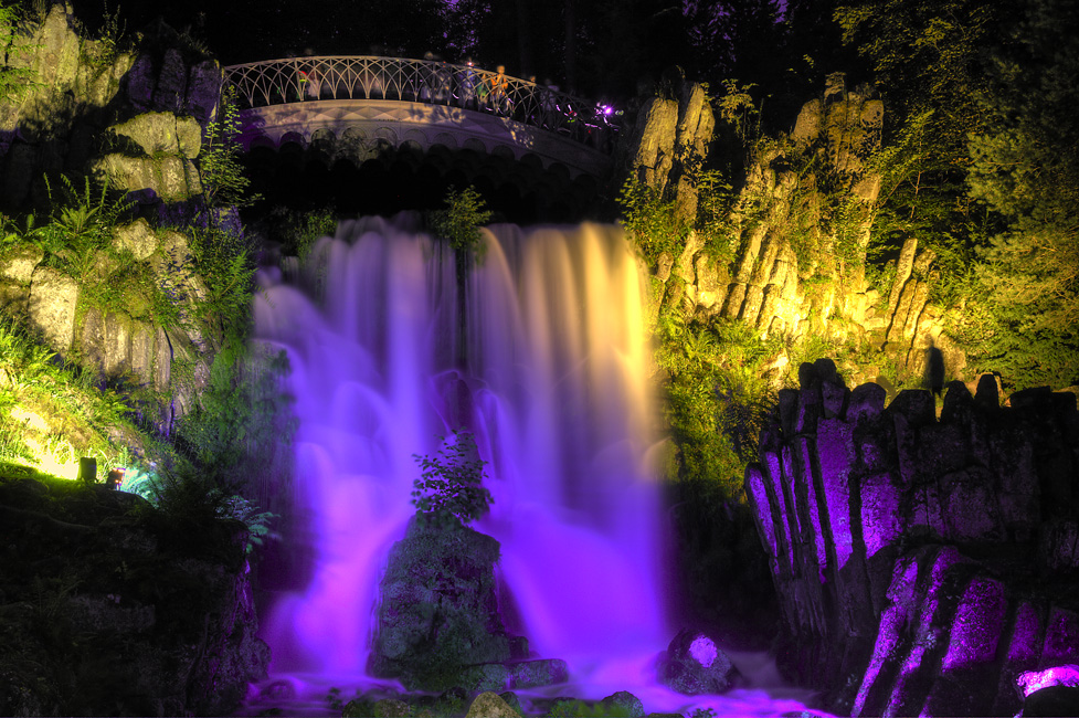 Beleuchtete Wasserspiele im Bergpark Kassel-Wilhelmshöhe Foto & Bild