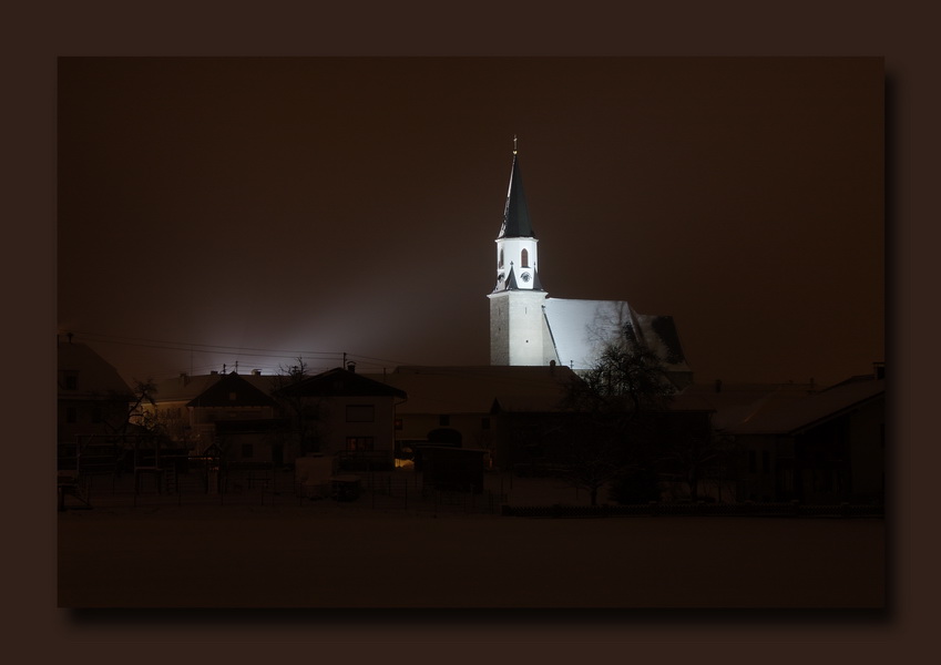 beleuchteter Kirchturm