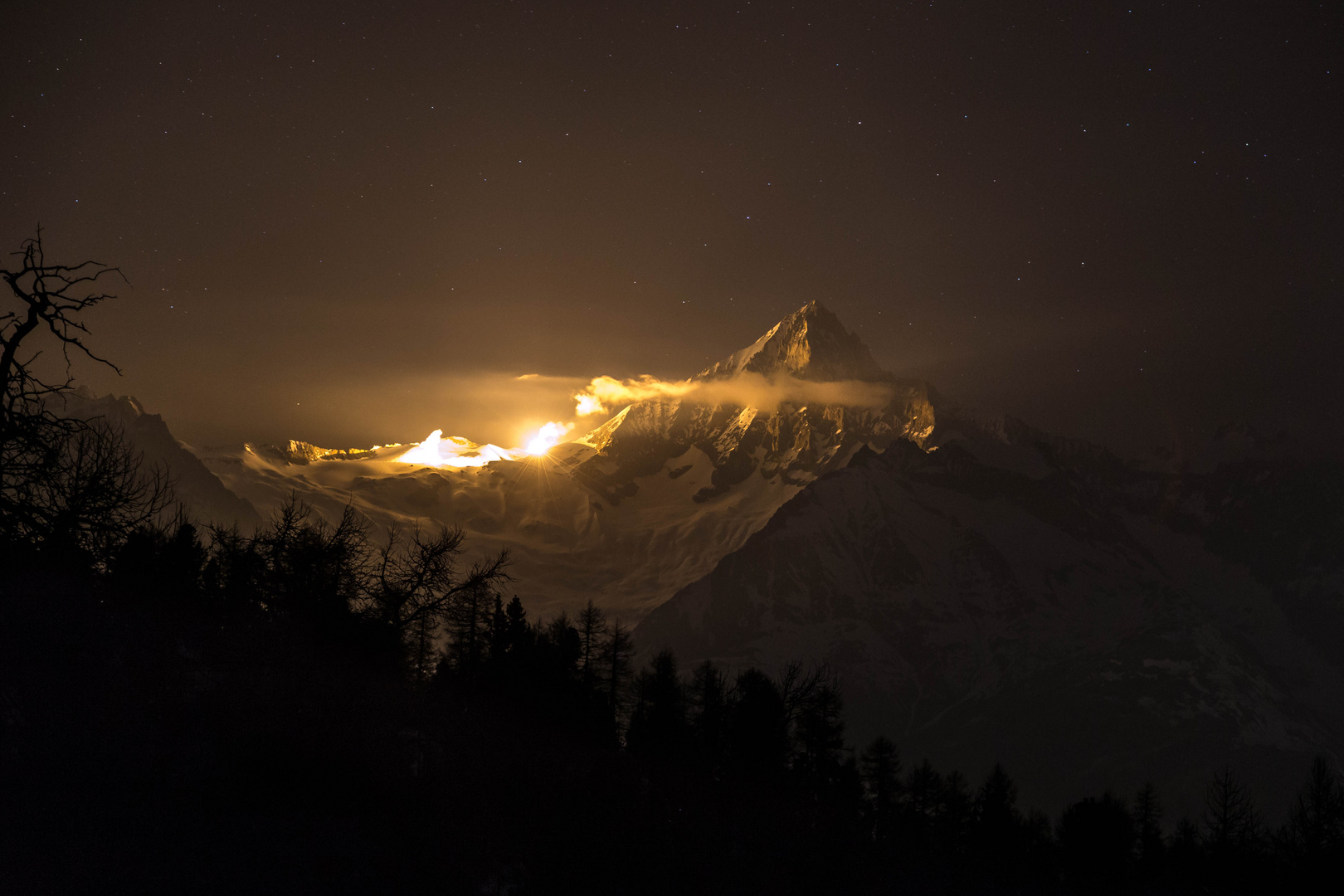 Beleuchtetes Bietschhorn