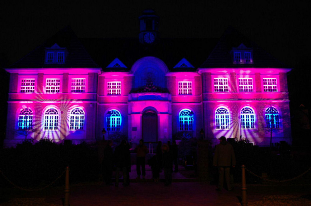 beleuchtetes Rathaus