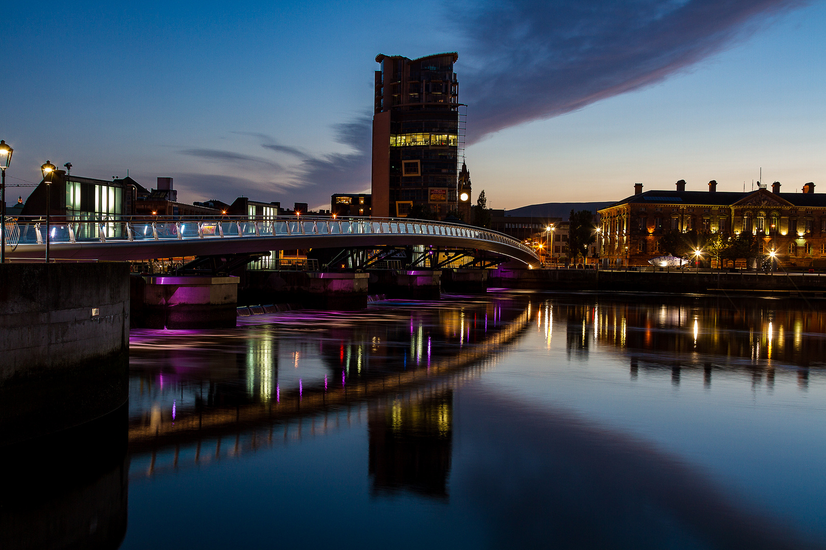 Belfast bei Nacht