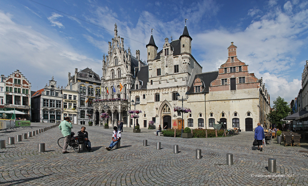 Belgien 2012 - Rathaus am großen Markt in Mechelen