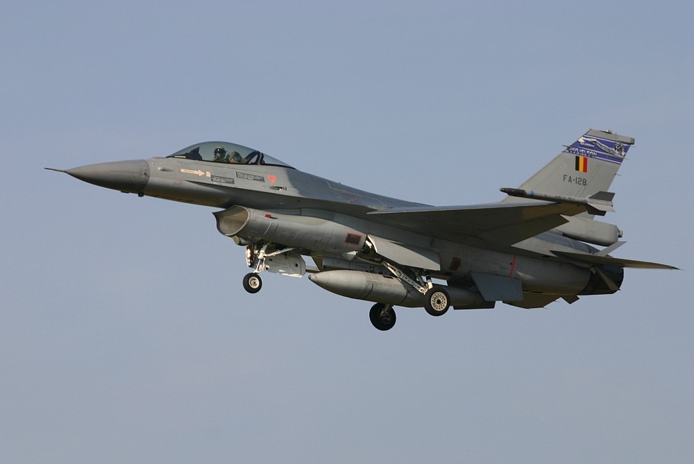 Belgische F-16 im Anflug auf Forennes