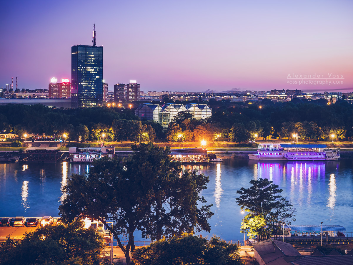 Belgrad - Skyline zur Blauen Stunde