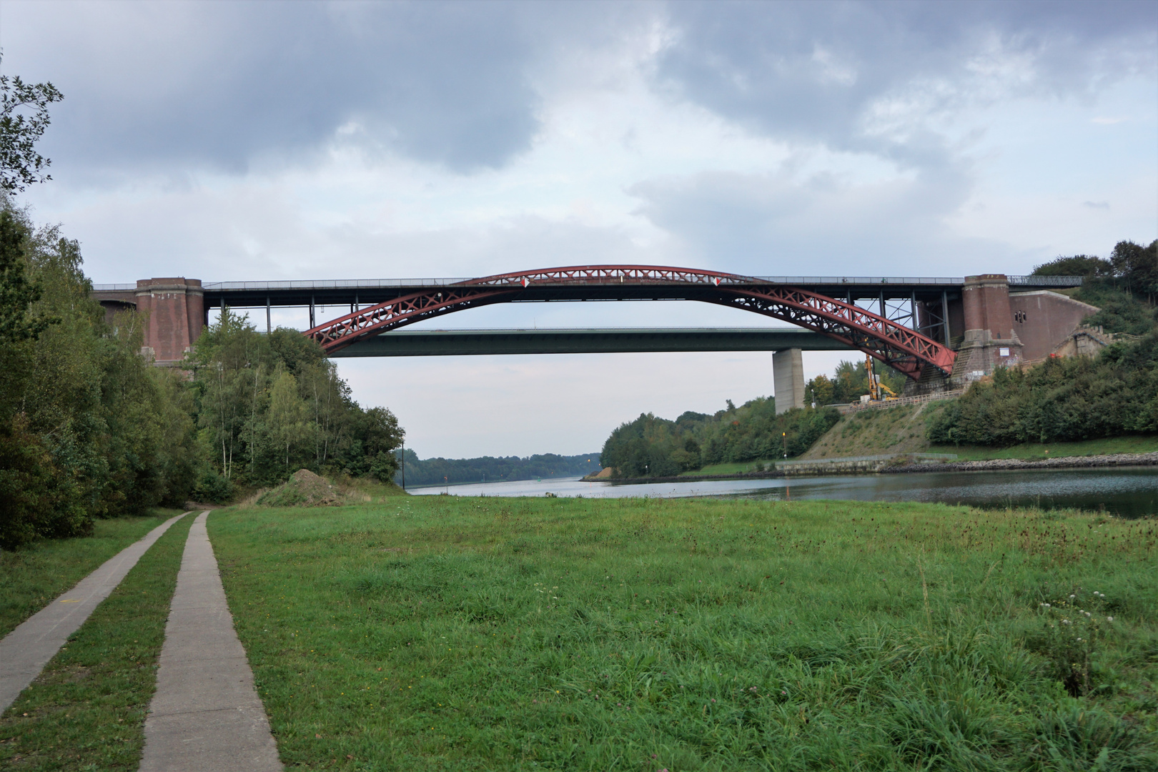Beliebter Blick durch die 1. und 2. Levensauer Hochbrücke.