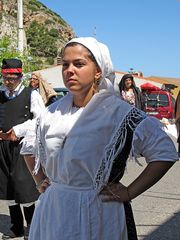 Bella Sardegna - Sardin in traditioneller Tracht / Una sarda vestita alla tradizione (2)