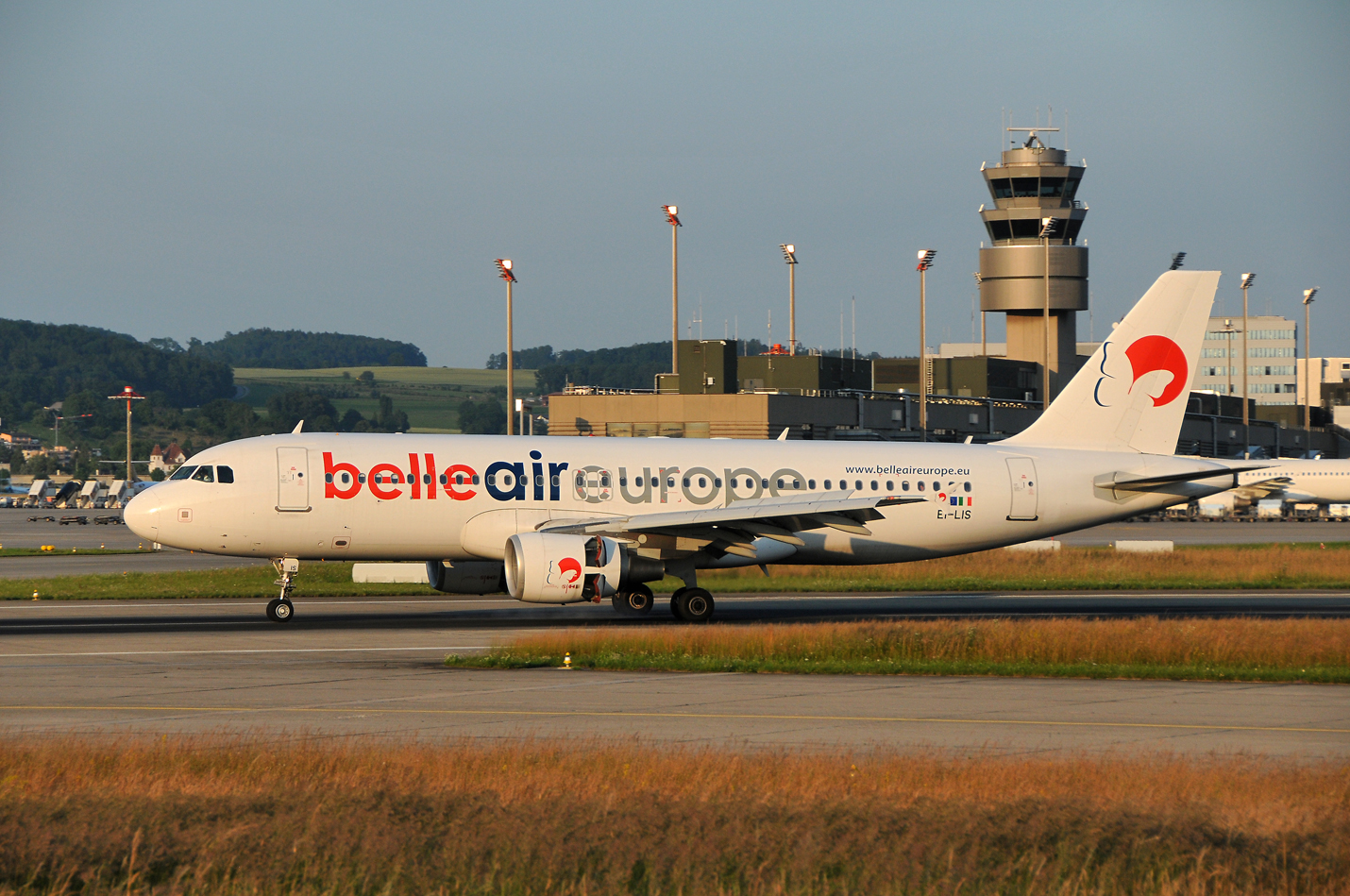 Belle Air Europe Airbus A320-214 EI-LIS Touchdown Rwy 34