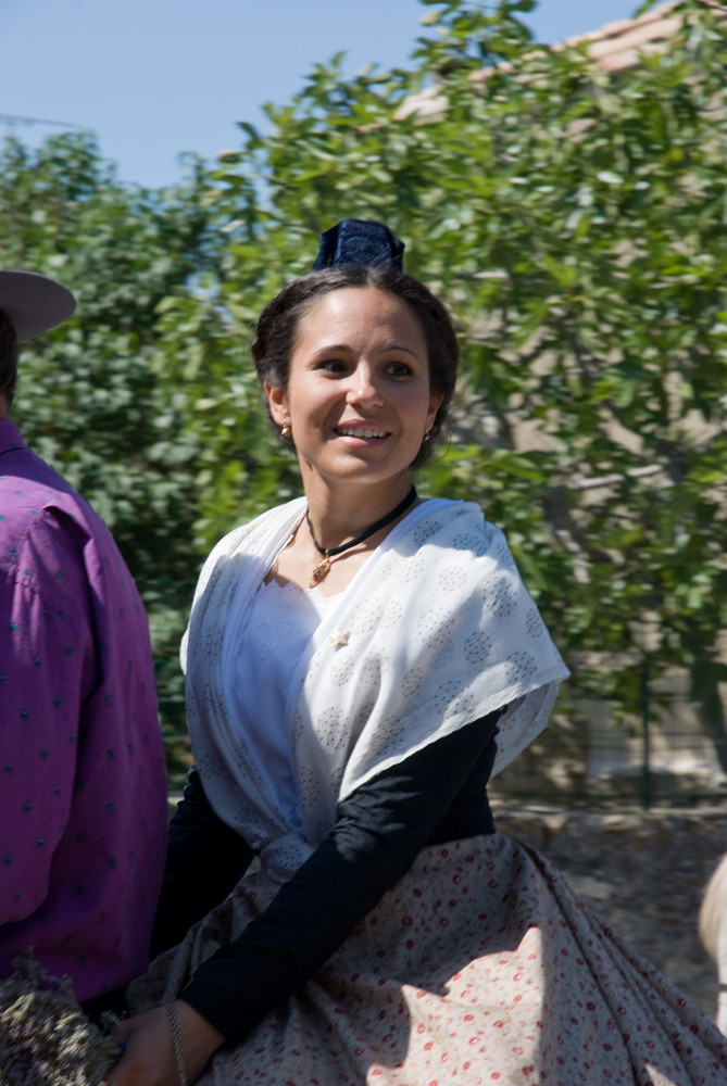 Belle Arlésienne à Fontvieille