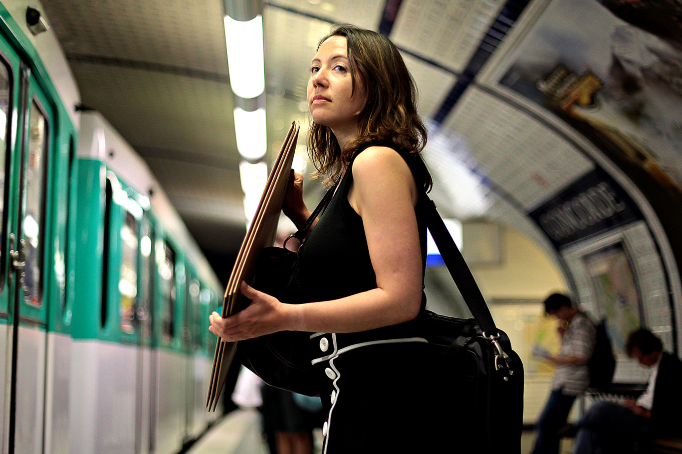 Belle, en attendant le métro...