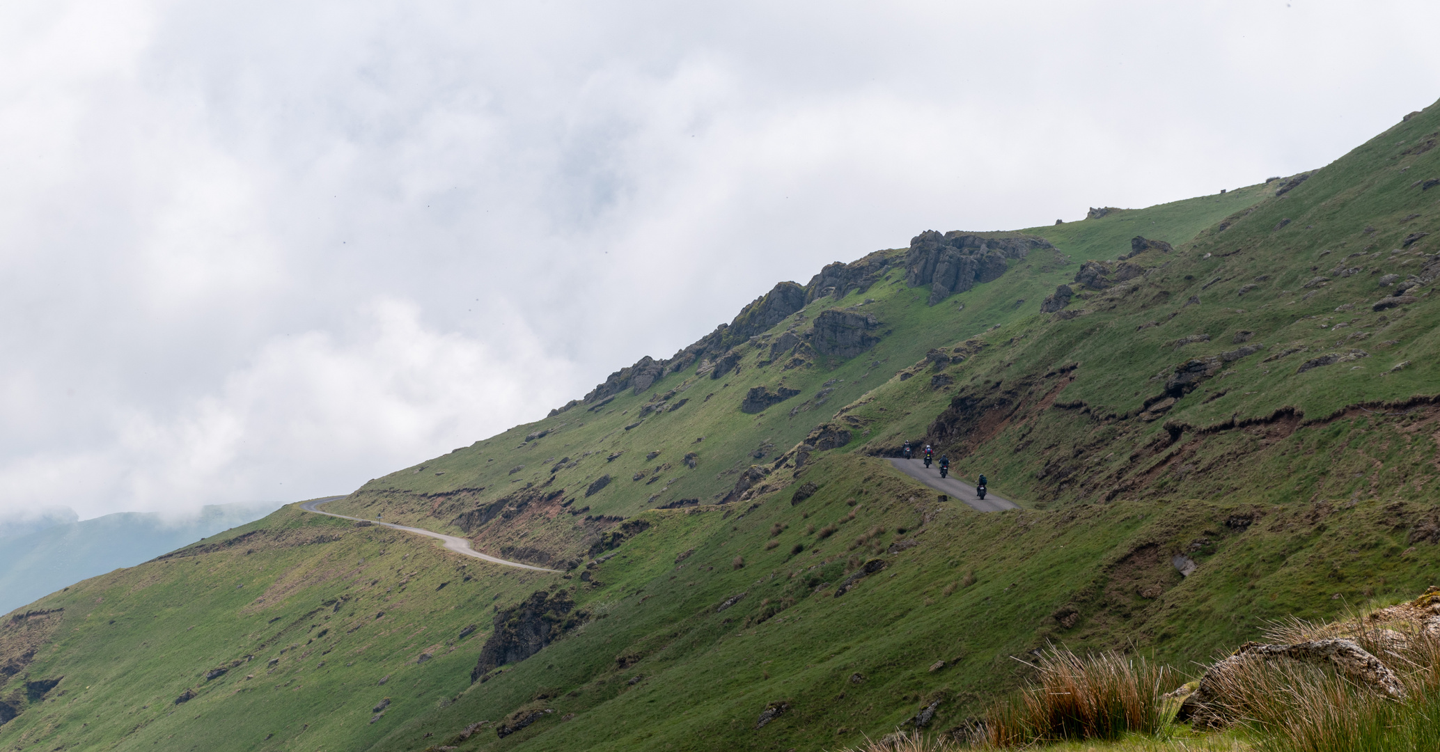 Belle est la route de montagne