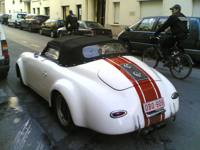 belle voiture et police douce!...