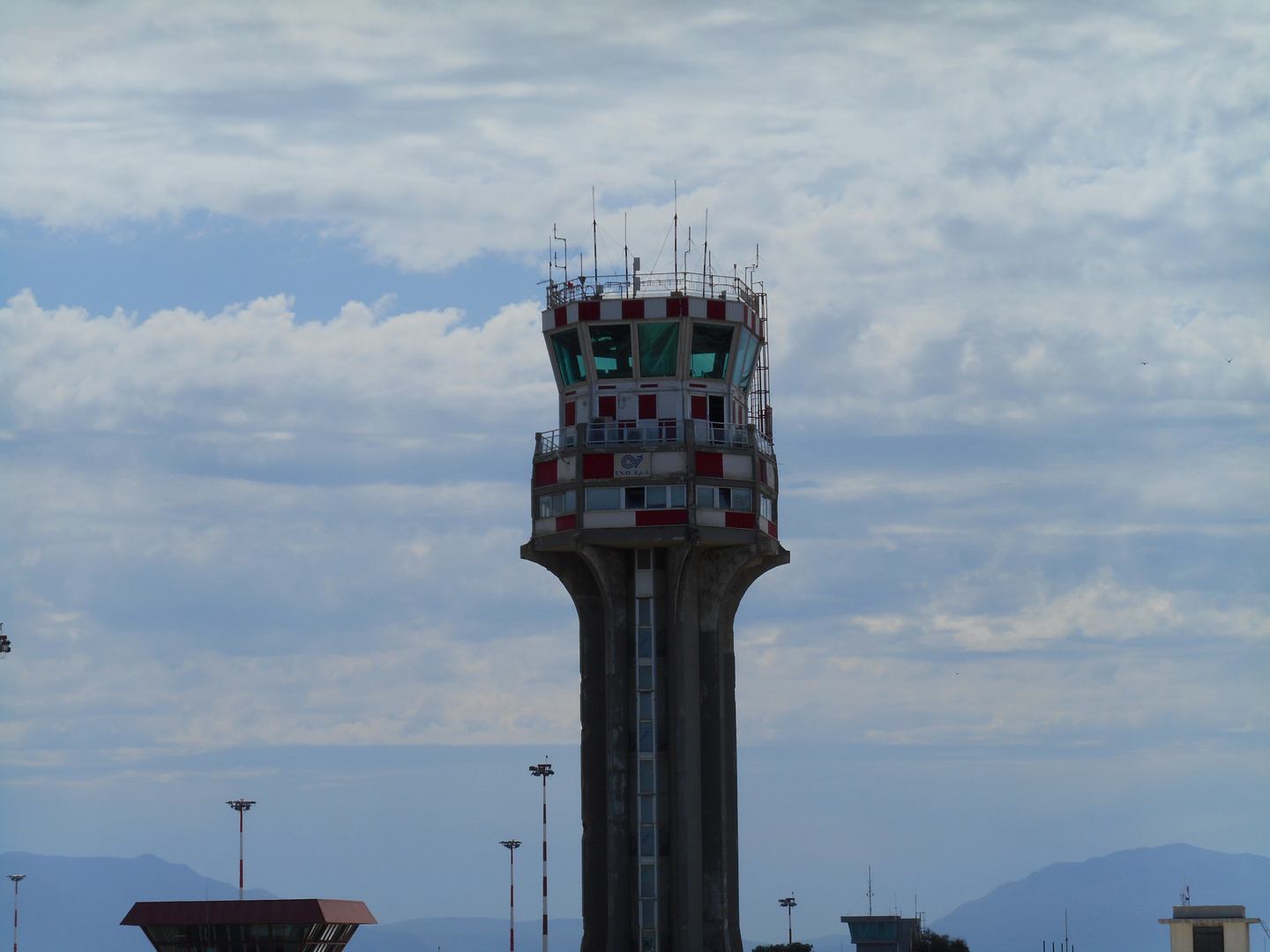 Bellissima foto della Torre di Controllo Di Punta Raisi (aeroporto)