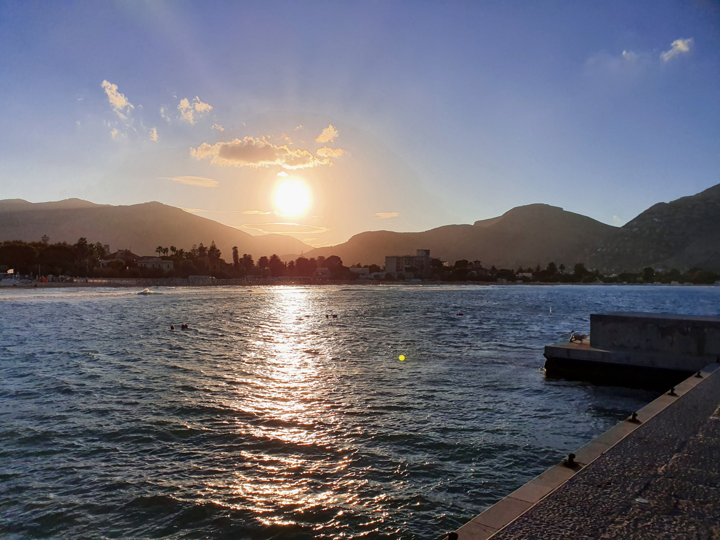 Bellissimo tramonto a Mondello Valdesi visto dal molo (Palermo)