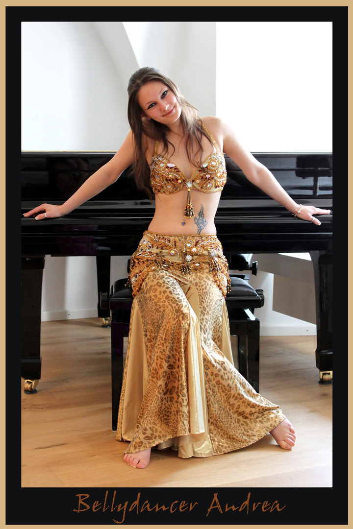 Bellydancer Andrea