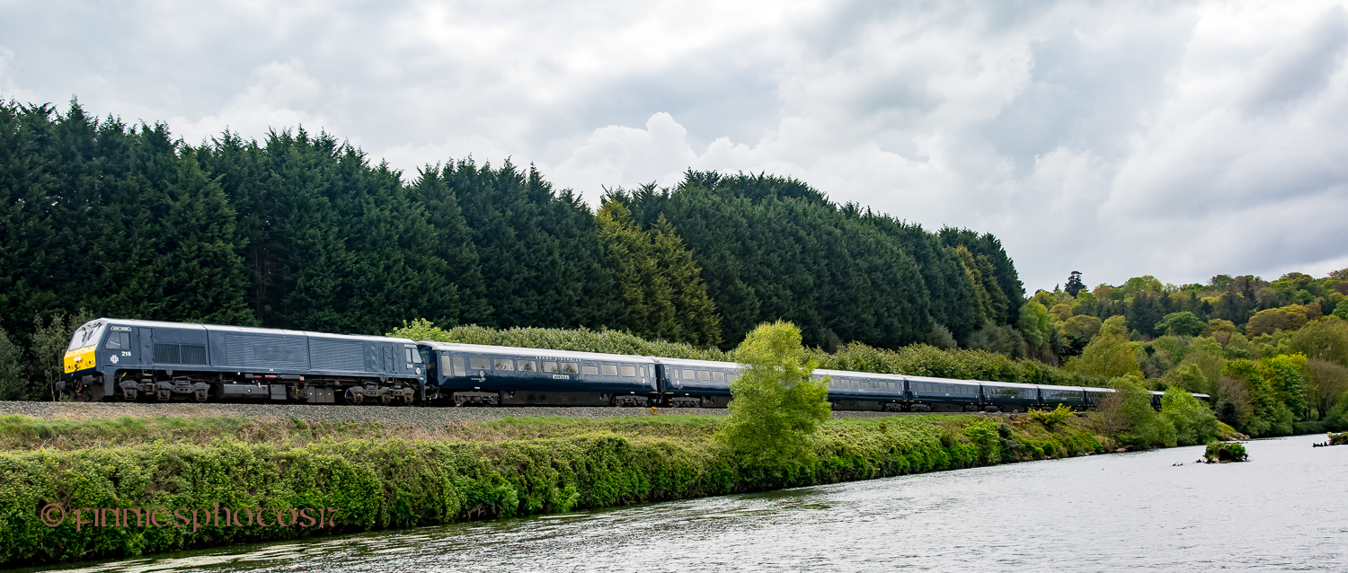 Belmond Grand Hibernian bei der Fluss Avoca