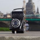 Beltica - eine Dresdner Kamera vor einem Dresdner Wahrzeichen