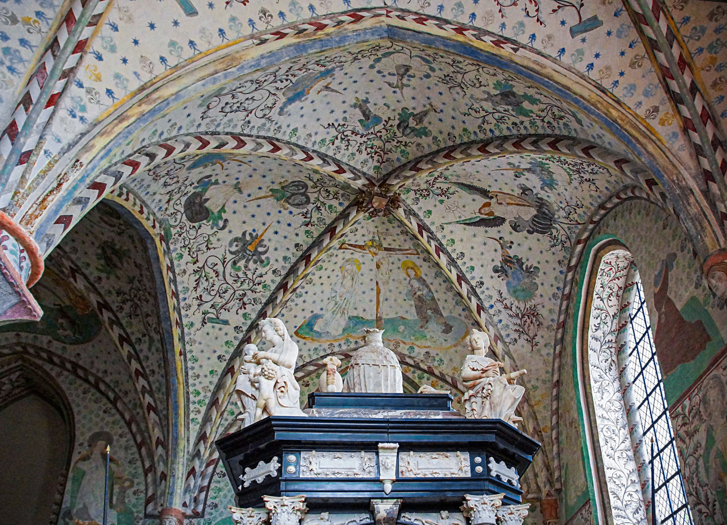 Bemalte Decke im Dom von Roskilde