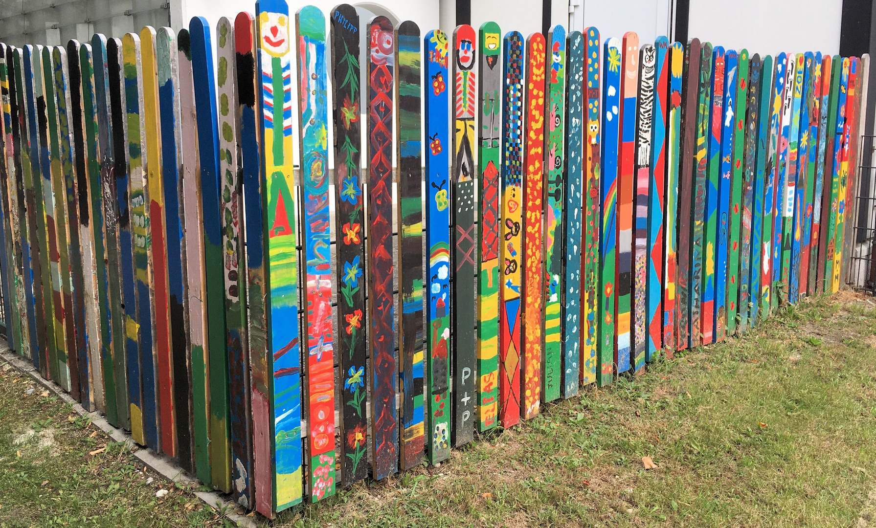 bemalter Kindergartenzaun Foto & Bild | fotos, architektur, kultur