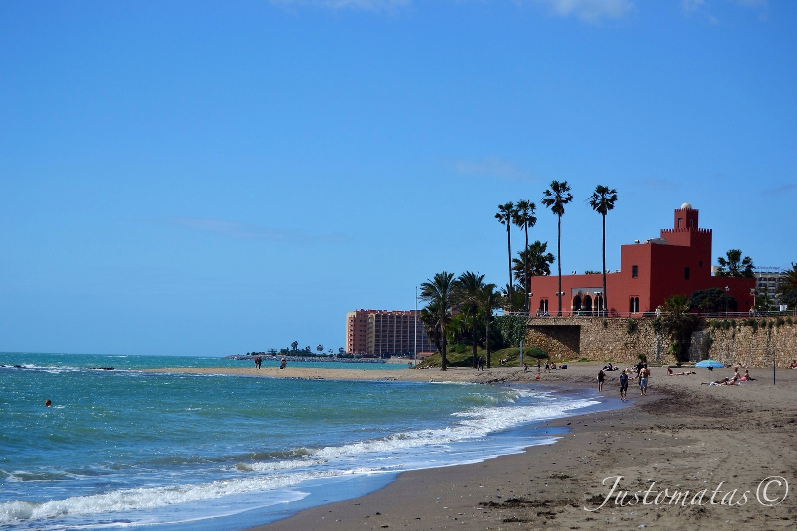 Benalmádena , castillo y playa.