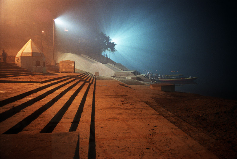 Benares im Nebel