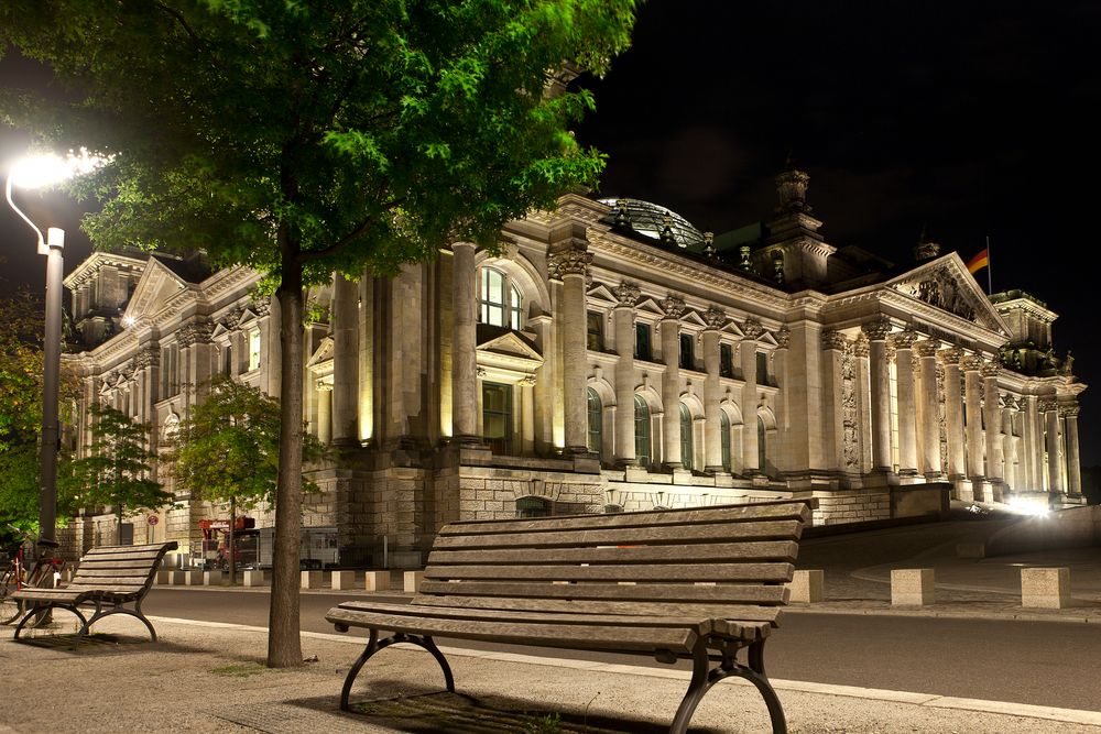 Bench in front of Reichstag