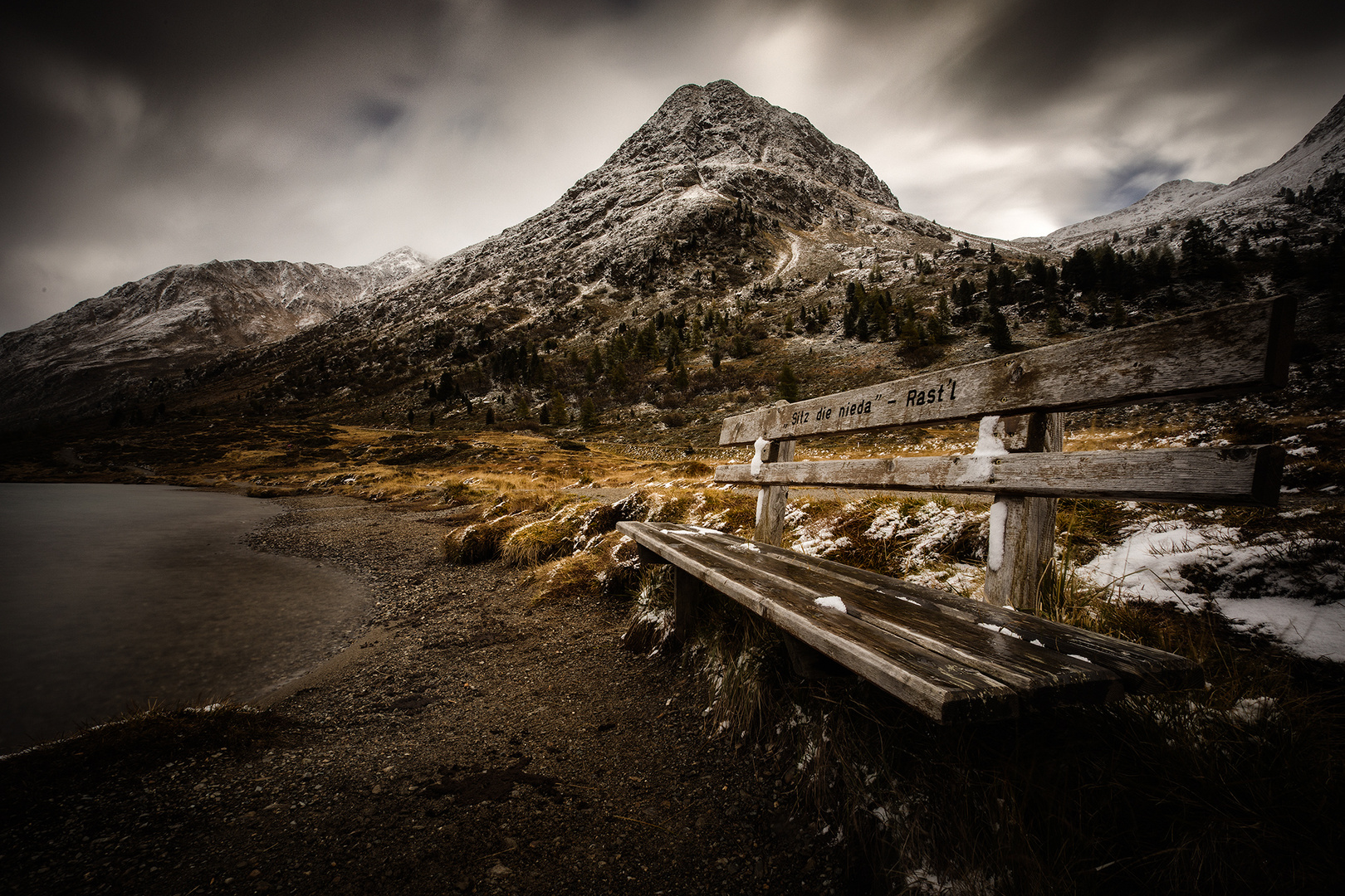 Bench on the lake