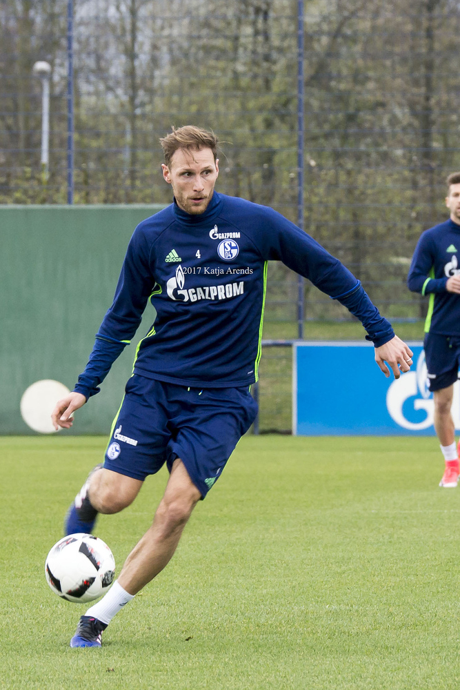 Benedikt Höwedes beim Training