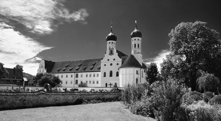 Benediktbeuern in Schwarzweiß....