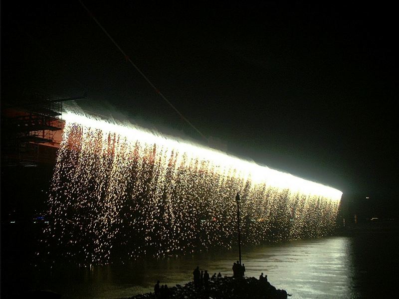 Bengalischer Wasserfall am 26/07/2003 beim Rhein in Flammen...