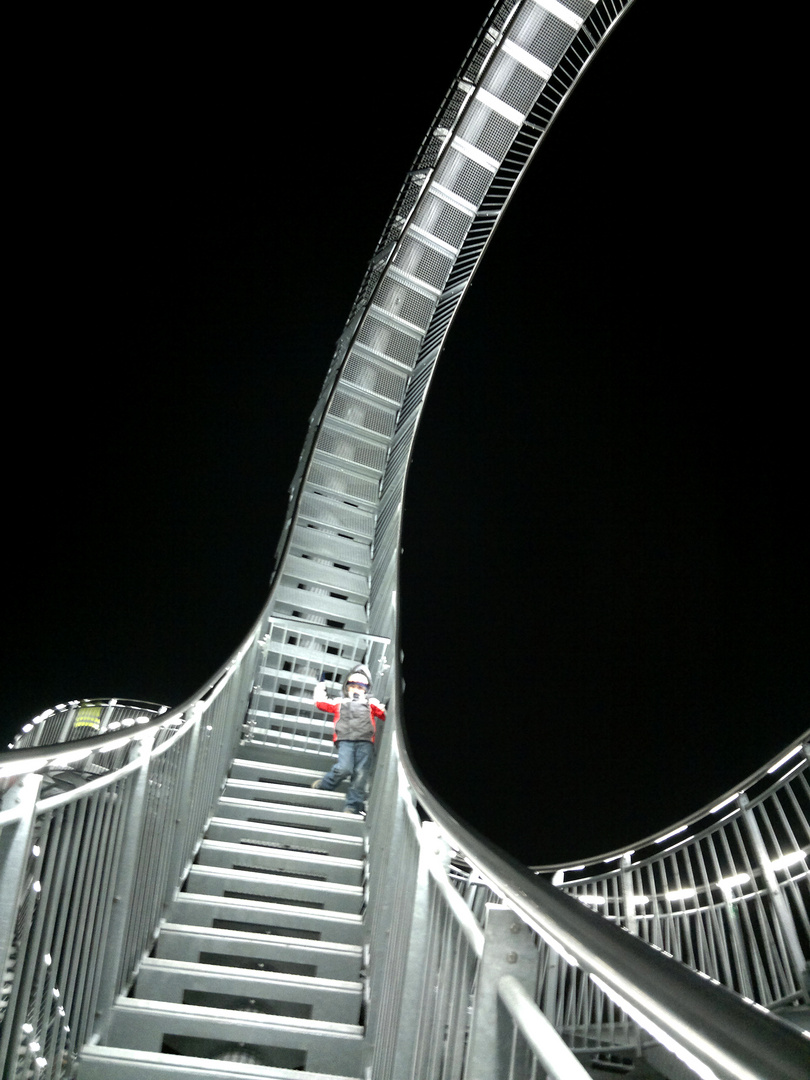 Benny auf der neuen Landmarke "Tiger & Turtle"