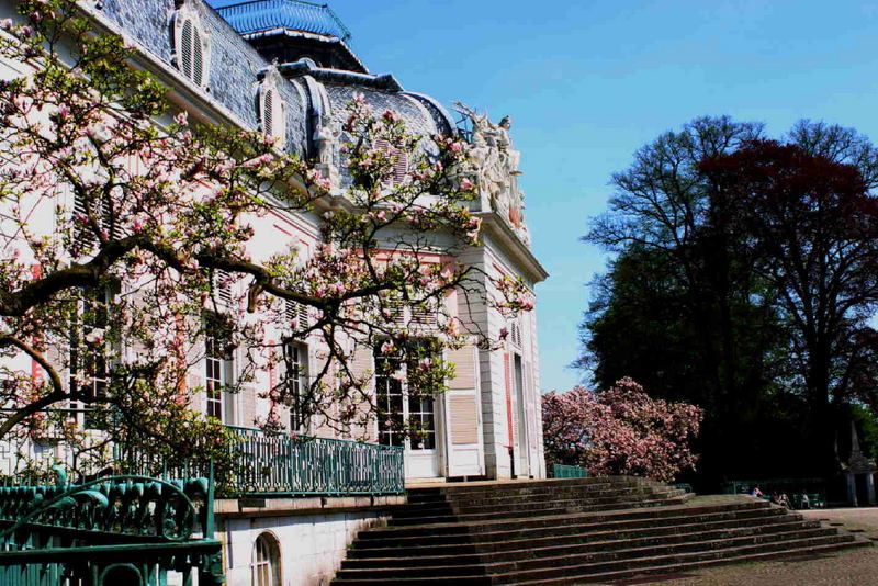 Benrather Schlossansicht im Frühling