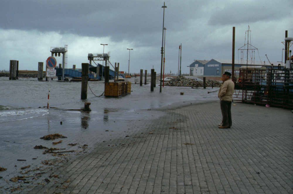 Bensersiel 1980 -Der Hafen läuft über-