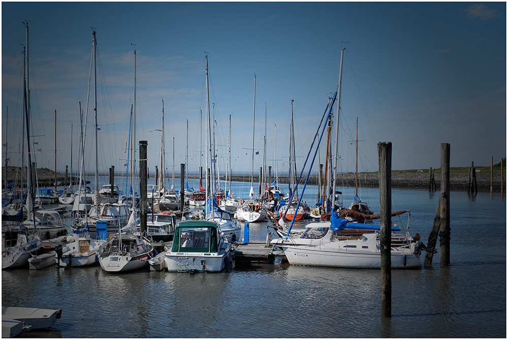 Bensersiel - am Hafen