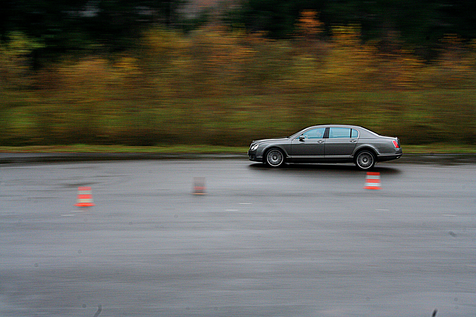 ..bentley auf gegengerade....