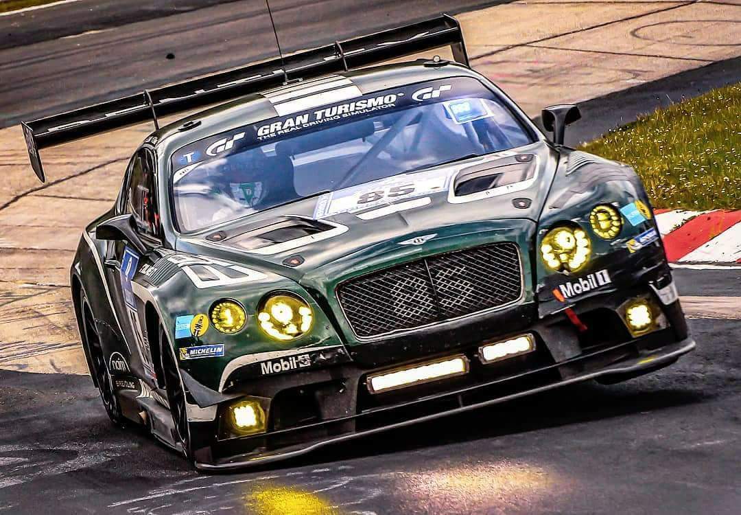 Bentley mit Vollgas